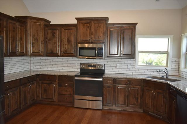 1652 Shadow Drive, Leavenworth, KS 66048