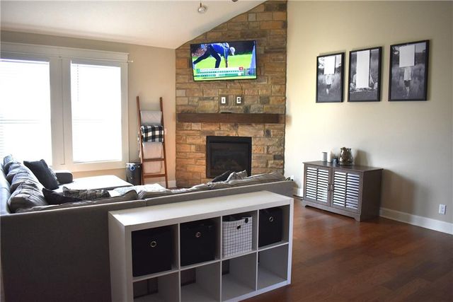 1652 Shadow Drive, Leavenworth, KS 66048