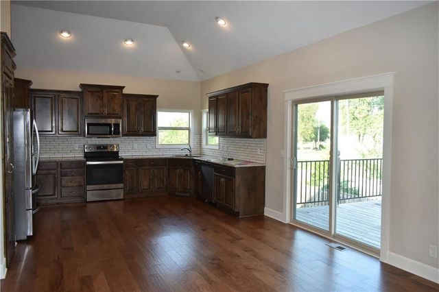 1652 Shadow Drive, Leavenworth, KS 66048