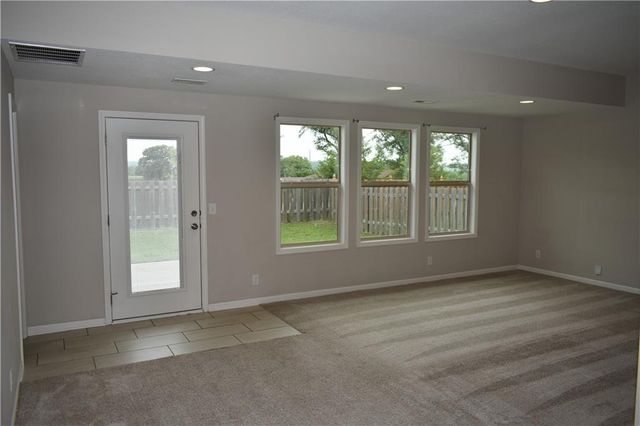 1652 Shadow Drive, Leavenworth, KS 66048