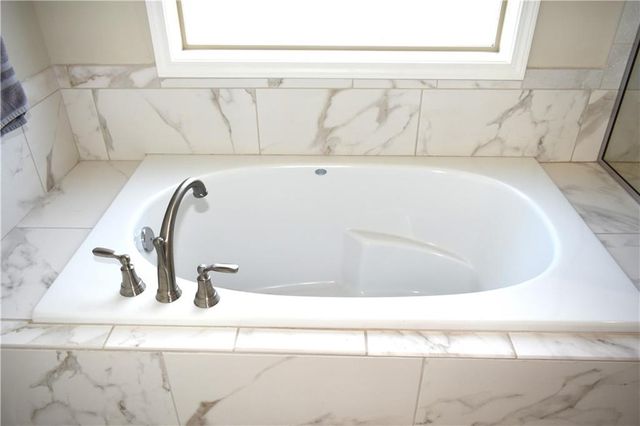 1652 Shadow Drive, Leavenworth, KS 66048