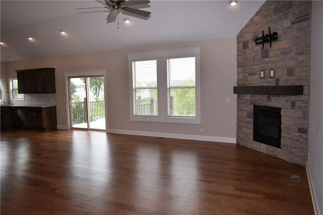 1652 Shadow Drive, Leavenworth, KS 66048