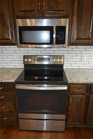 1652 Shadow Drive, Leavenworth, KS 66048