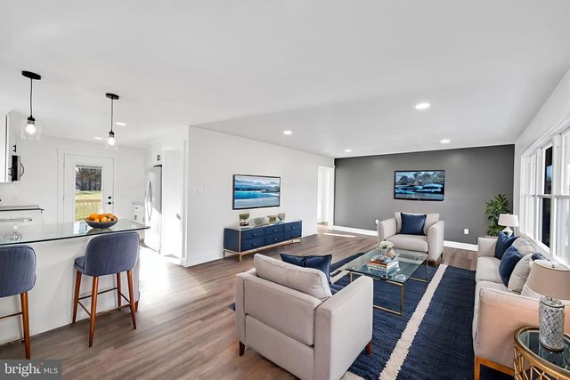 4 TRUCE RD, New Providence, PA 17560