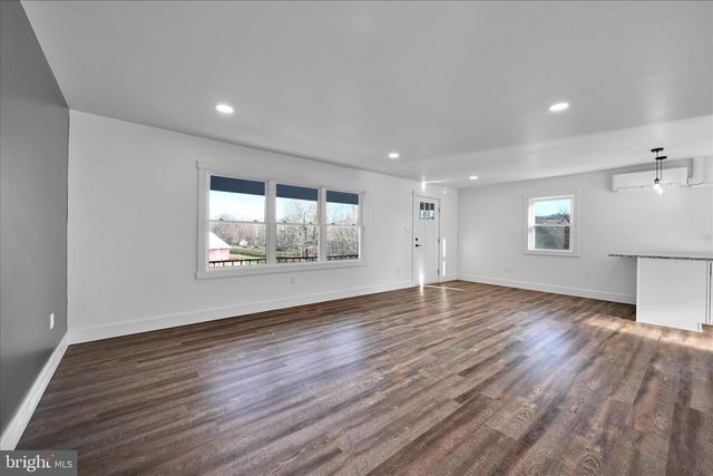 4 TRUCE RD, New Providence, PA 17560