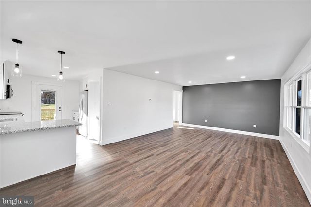 4 TRUCE RD, New Providence, PA 17560