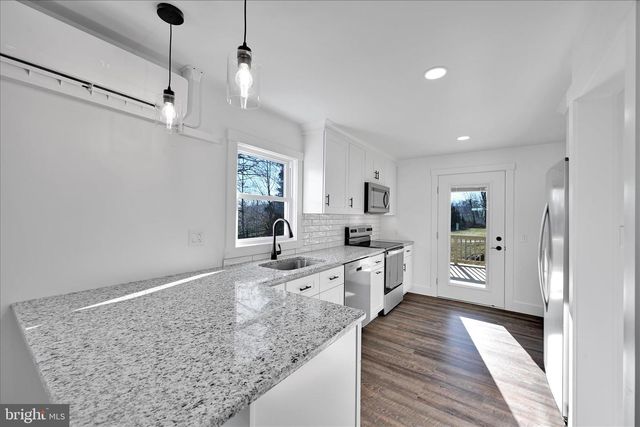 4 TRUCE RD, New Providence, PA 17560