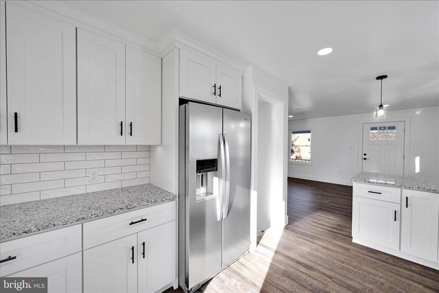 4 TRUCE RD, New Providence, PA 17560