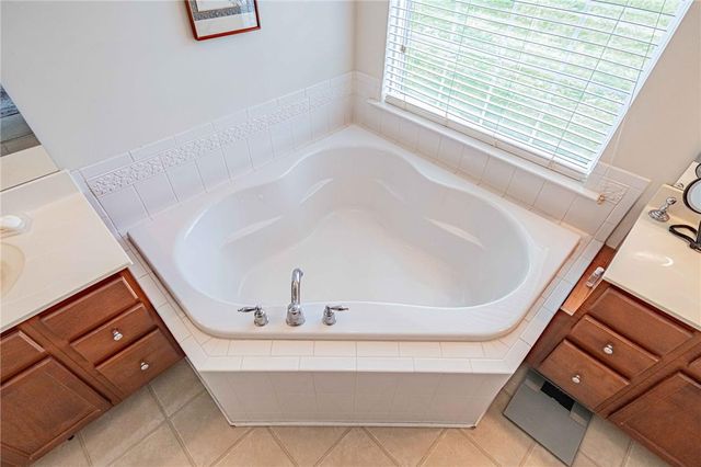 1885 Hemming Way, South Whitehall Twp, PA 18069