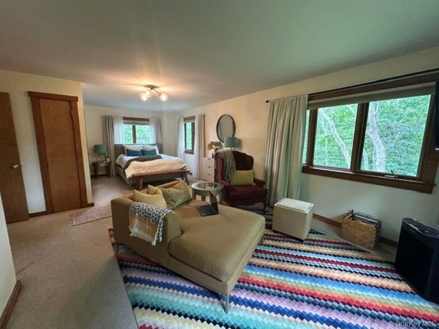 44 Lynn Avenue, Hampton Bays, NY 11946