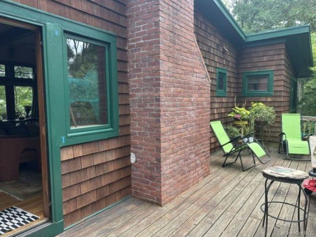 44 Lynn Avenue, Hampton Bays, NY 11946