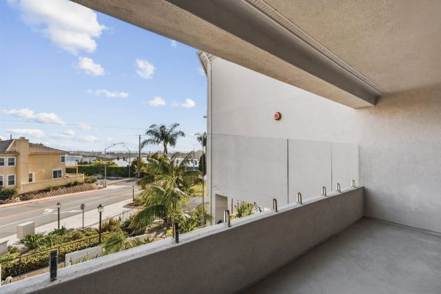 1128 Las Flores, Carlsbad, CA 92008