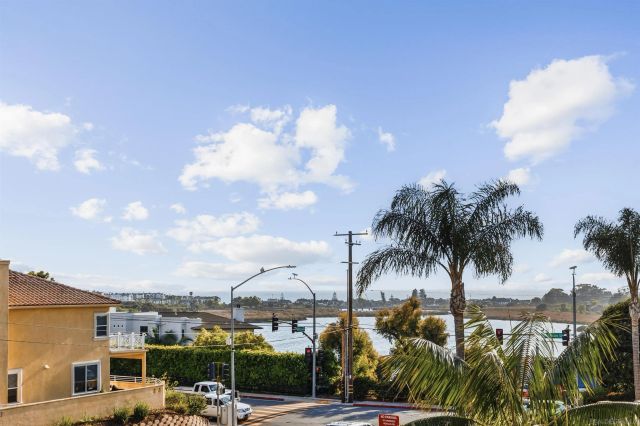 1128 Las Flores, Carlsbad, CA 92008