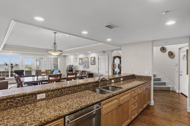1128 Las Flores, Carlsbad, CA 92008