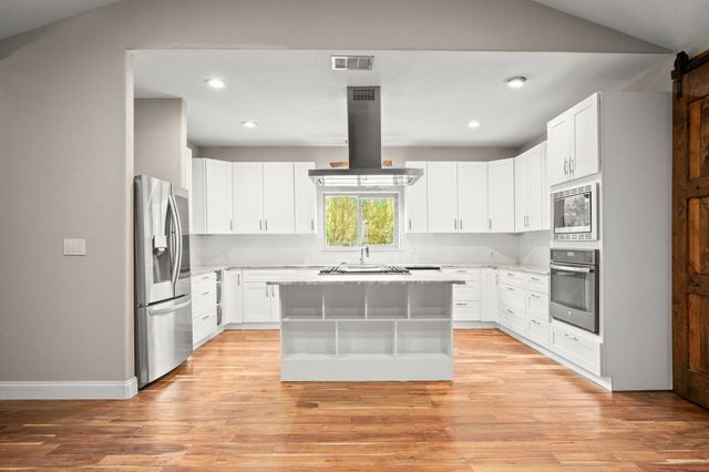 10204 Oak Grove CIR, Austin, TX 78736