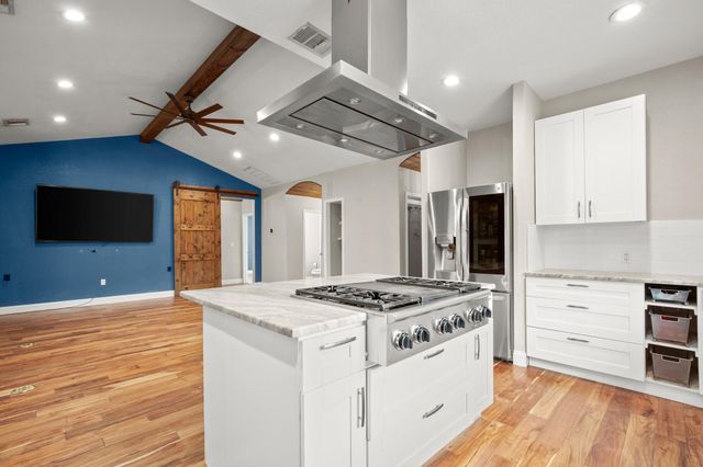 10204 Oak Grove CIR, Austin, TX 78736