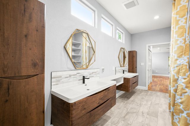 10204 Oak Grove CIR, Austin, TX 78736