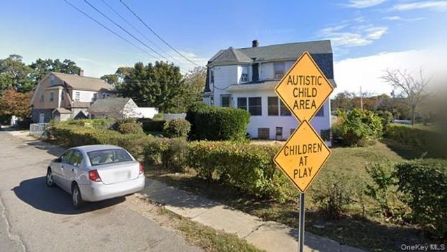 274 Lawrence Avenue, Lawrence, NY 11559