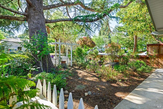 285 Neva St, Sebastopol, CA 95472