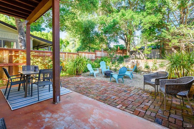 285 Neva St, Sebastopol, CA 95472