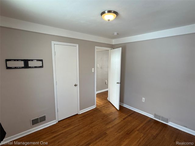 12050 Cavell, Livonia, MI 48150