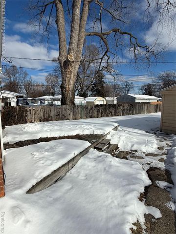 12050 Cavell, Livonia, MI 48150