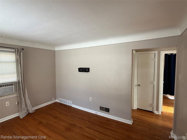 12050 Cavell, Livonia, MI 48150