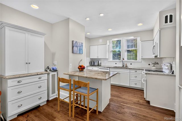 1258 Bedford Road, Grosse Pointe Park, MI 48230
