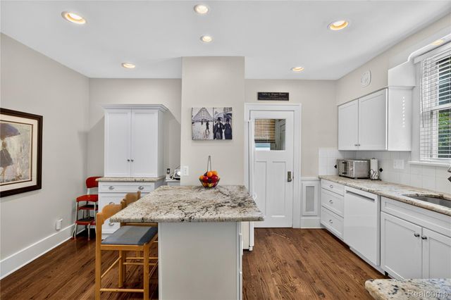 1258 Bedford Road, Grosse Pointe Park, MI 48230