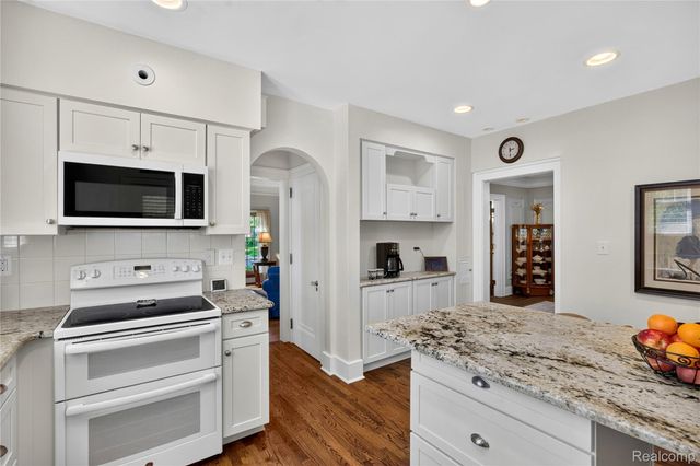 1258 Bedford Road, Grosse Pointe Park, MI 48230
