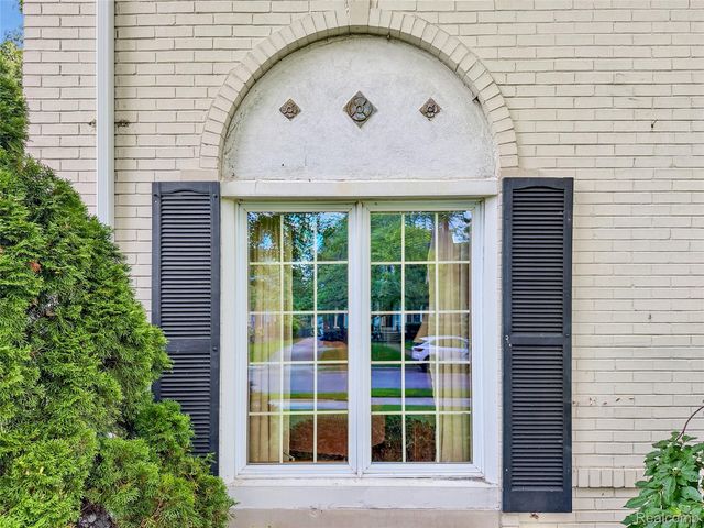 1258 Bedford Road, Grosse Pointe Park, MI 48230