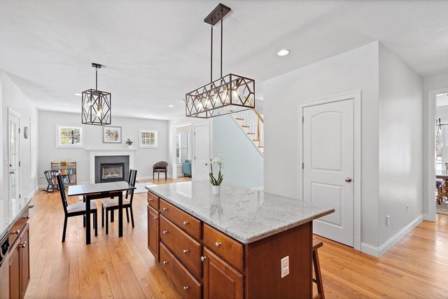 6 Beacon Court, Acton, MA 01720