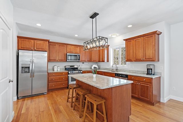 6 Beacon Court, Acton, MA 01720