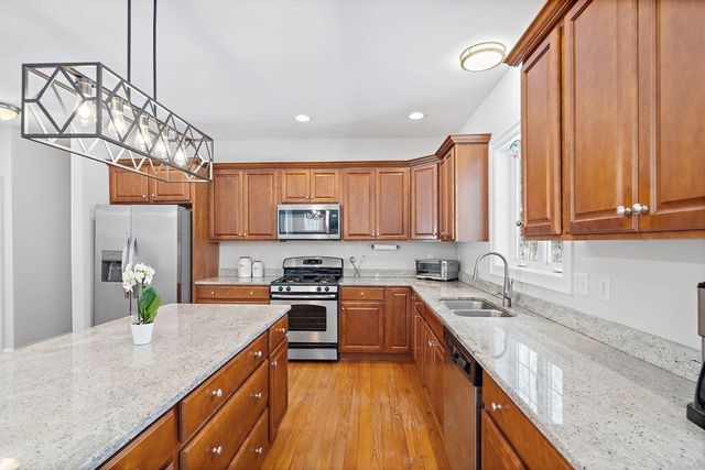 6 Beacon Court, Acton, MA 01720