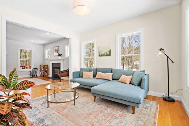 6 Beacon Court, Acton, MA 01720