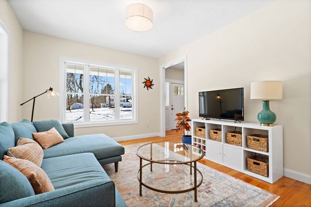 6 Beacon Court, Acton, MA 01720