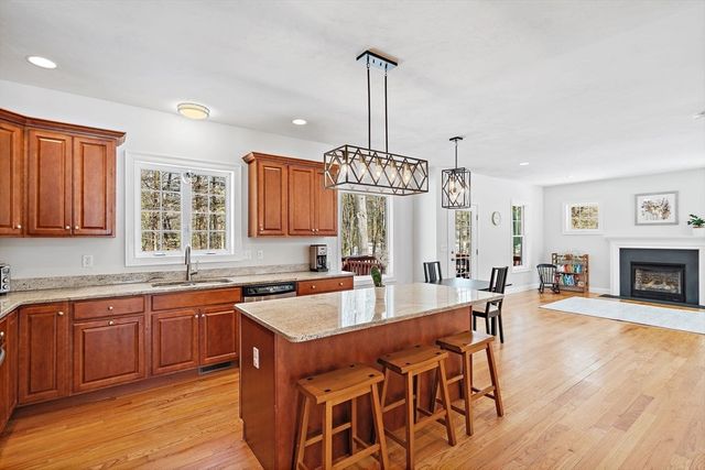 6 Beacon Court, Acton, MA 01720