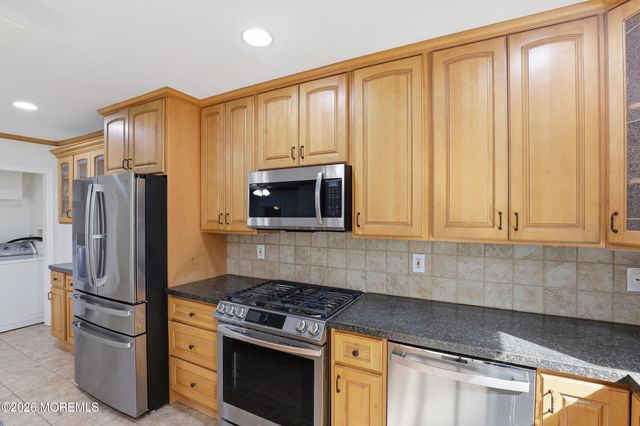 1425 Amsterdam Avenue, Toms River, NJ 08757