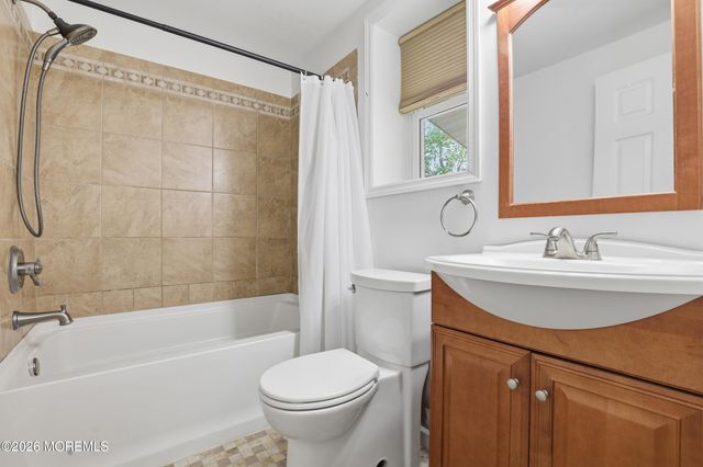 1425 Amsterdam Avenue, Toms River, NJ 08757