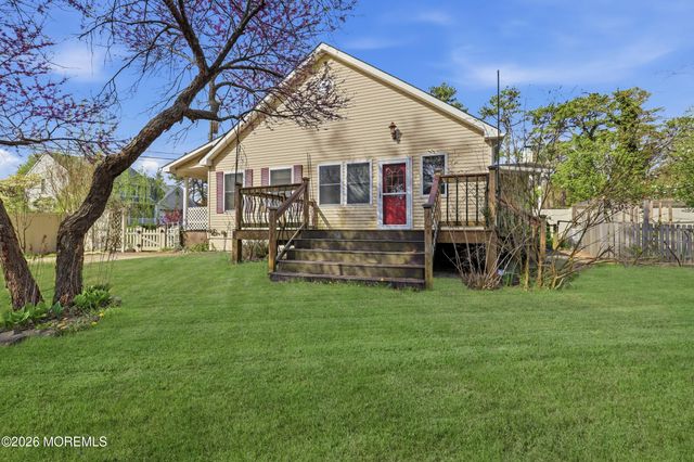 1425 Amsterdam Avenue, Toms River, NJ 08757