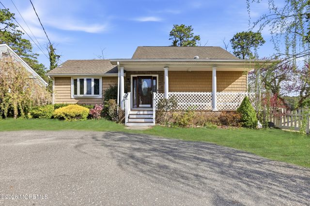 1425 Amsterdam Avenue, Toms River, NJ 08757