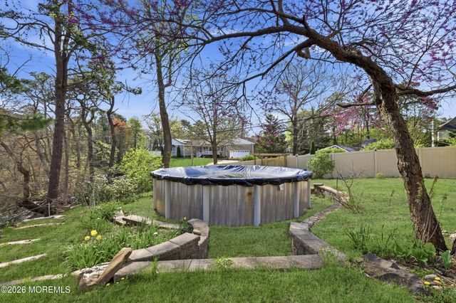 1425 Amsterdam Avenue, Toms River, NJ 08757