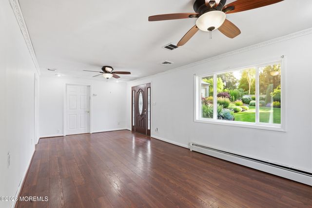 1425 Amsterdam Avenue, Toms River, NJ 08757
