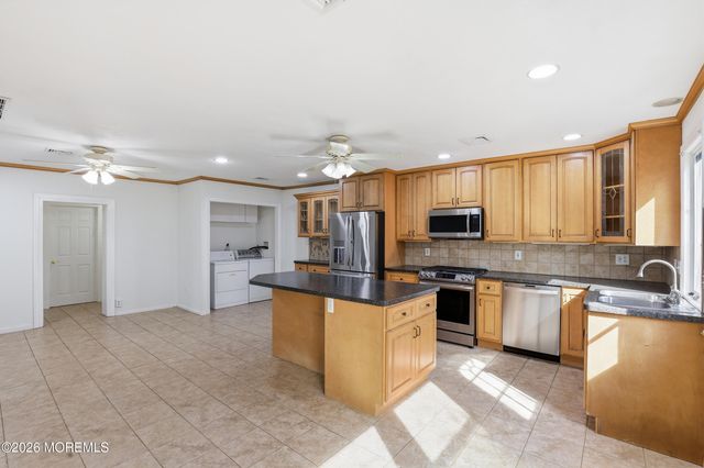 1425 Amsterdam Avenue, Toms River, NJ 08757