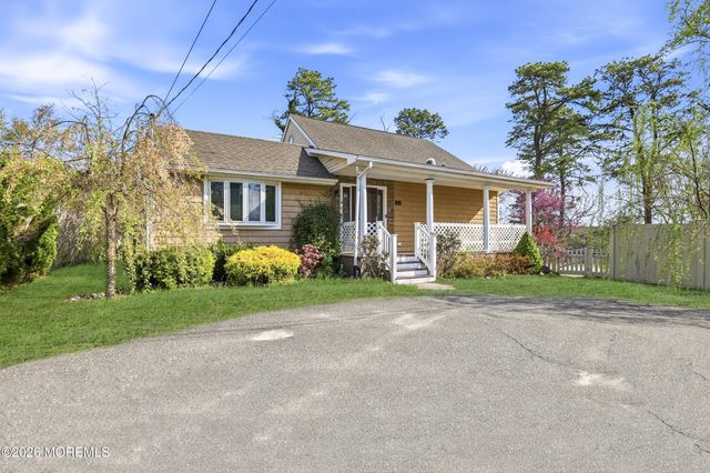 1425 Amsterdam Avenue, Toms River, NJ 08757