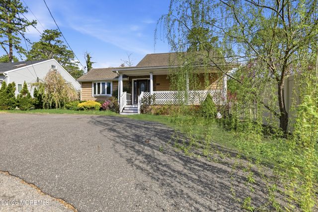 1425 Amsterdam Avenue, Toms River, NJ 08757