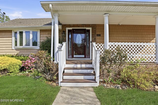 1425 Amsterdam Avenue, Toms River, NJ 08757