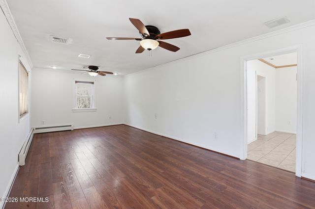 1425 Amsterdam Avenue, Toms River, NJ 08757