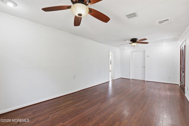 1425 Amsterdam Avenue, Toms River, NJ 08757