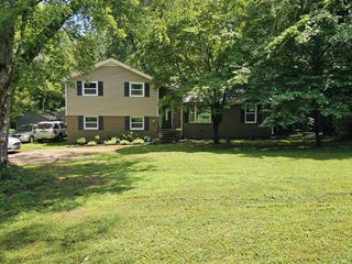 1215 Parkview Ter, Murfreesboro, TN 37130